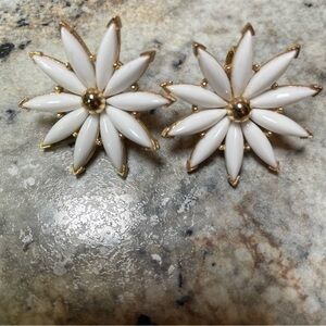Crown Trifari Vintage Signed Gold & White Flower Daisy Clip-On Earrings